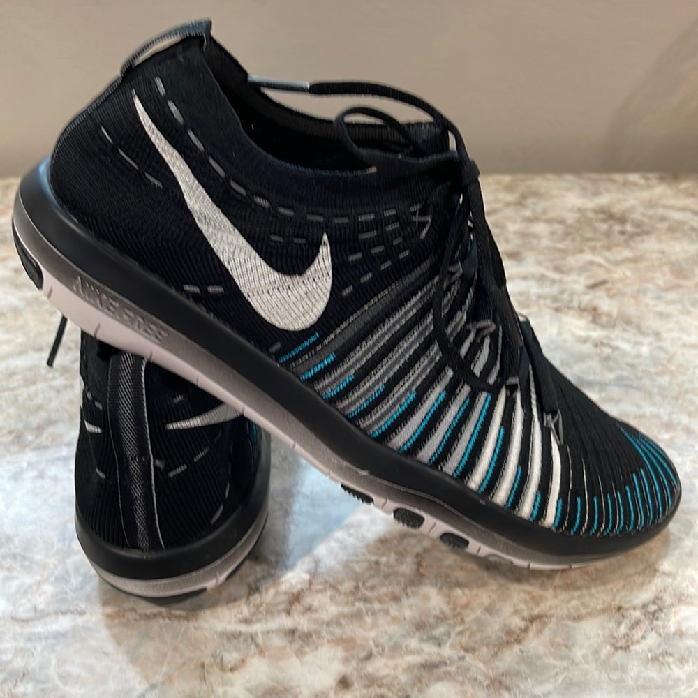 Womens size 8 NIKE Free shoes
